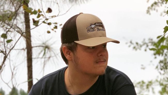 Timothy Hall yang memiliki 200 ribu pengikut di TikTok tenar karena sederet aksi menggunakan mobil truk pickupnya.