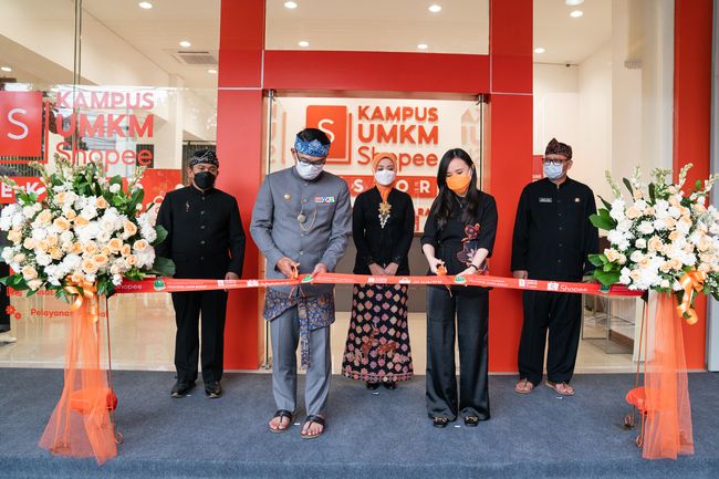 Resmikan Kampus Umkm Shopee Rk Dorong Produk Lokal Go Global<script async src=
