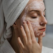 Duh, 3 Skincare Hacks dengan Bahan Alami Ini Ternyata Berbahaya Bagi Kulit, Lho! Apa Saja?