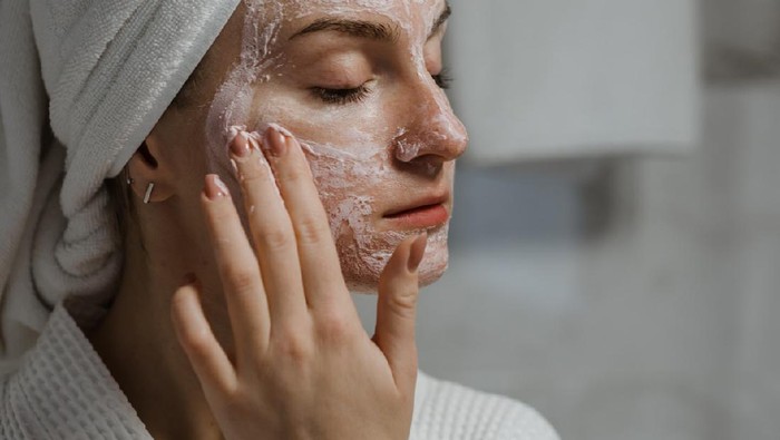 Duh, 3 Skincare Hacks dengan Bahan Alami Ini Ternyata Berbahaya Bagi Kulit, Lho! Apa Saja?