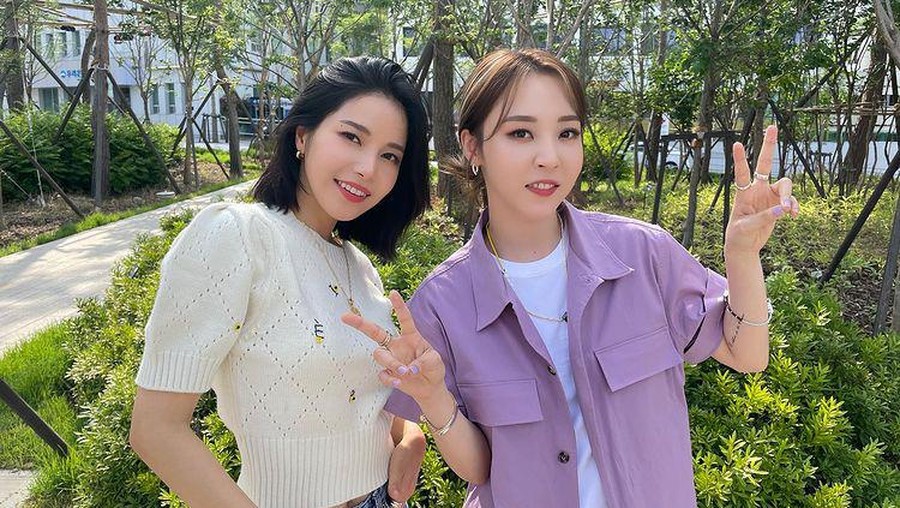 Solar dan Moonbyul MAMAMOO