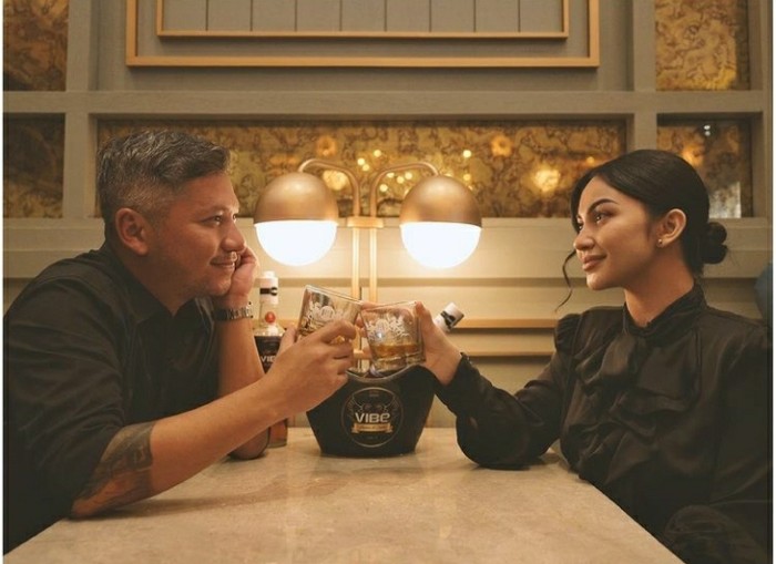 Ternyata mereka berdua akan memerankan pasangan suami istri di film terbaru garapan dari Dr. Tompi dengan judul