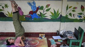 FOTO: Tetap Sehat di Rumah dengan Kelas Yoga Daring