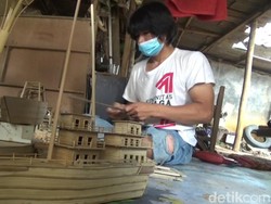Melihat Miniatur Kapal Pinisi Karya Penyandang Disabilitas Purwakarta