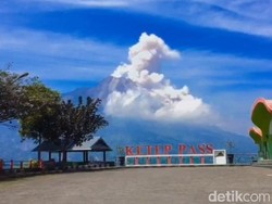 Awan Panas Merapi Dilihat dari Ketep Pass, Indah tapi Berbahaya