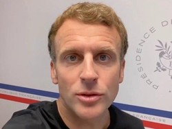 Ragam Tafsir Logo di Kaus Macron yang Picu Teori Konspirasi