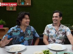 Bikin Laper! Atalarik Syah Lahap Empal Goreng dengan Siraman Sambel Pecak
