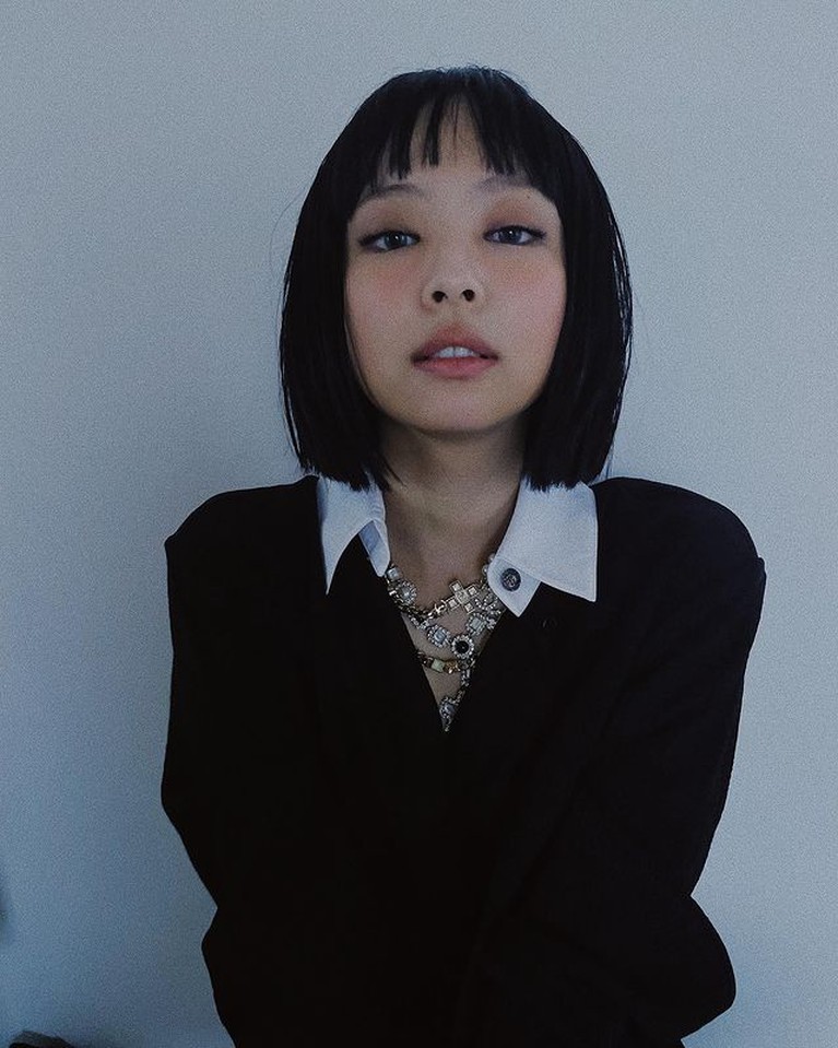Gaya Rambut Terbaru Jennie BLACKPINK yang Jadi Sorotan Jennie BLACKPINK kerap gonta-ganti gaya rambutnya. Gaya rambut terbaru jadi sorotan. Yuk kita lihat seperti apa!