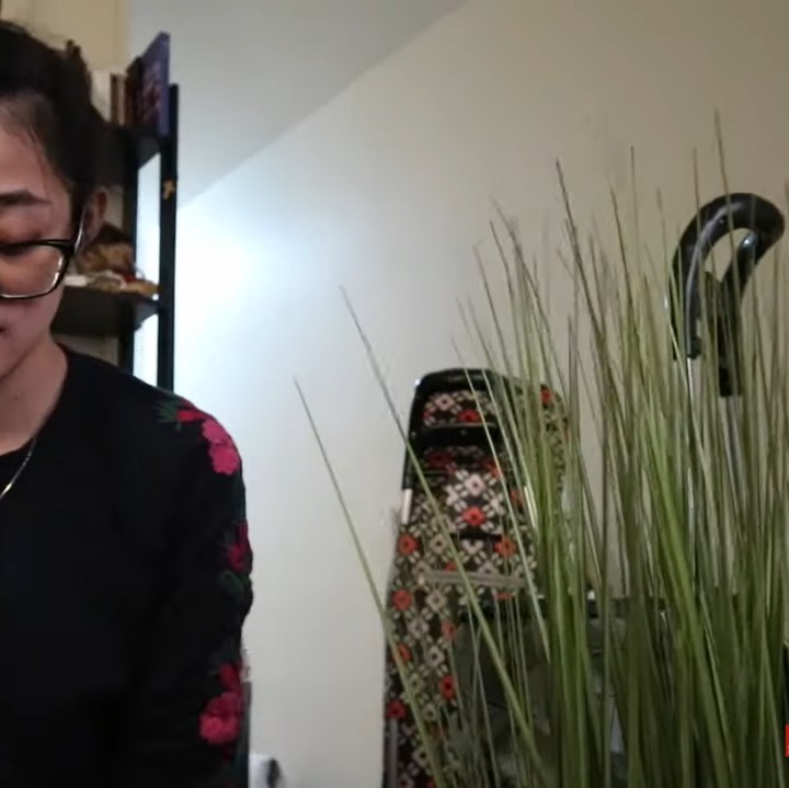 <p>Berhasil mendapatkan izin tetap di Kanada, Gisela Cindy tinggal di sebuah apartemen. Dalam unggahan vlog terbaru, ia menampilkan dirinya yang tengah berbelanja dekorasi di toko furnitur. (Foto: YouTube Gisela Cindy)</p>