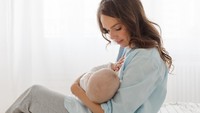 3 Cara Melepas Isapan Bayi yang Tertidur Saat Menyusu Tanpa Membangunkannya