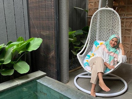 7 Potret Rumah Baru Intan Nuraini, Ada Ruang Karaoke dan Kolam Renang