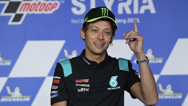 Valentino Rossi mengaku bisa pensiun dari MotoGP dengan tenang setelah Francesco Bagnaia menang pada MotoGP Aragon 2021, Minggu (12/9).