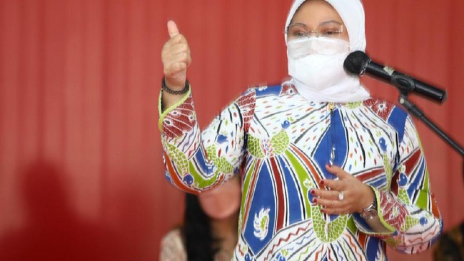 Menaker Ida Fauziyah mengapresiasi perusahaan melakukan program vaksinasi bagi para pekerjanya, yang menjadi langkah strategis pemulihan sektor industri.