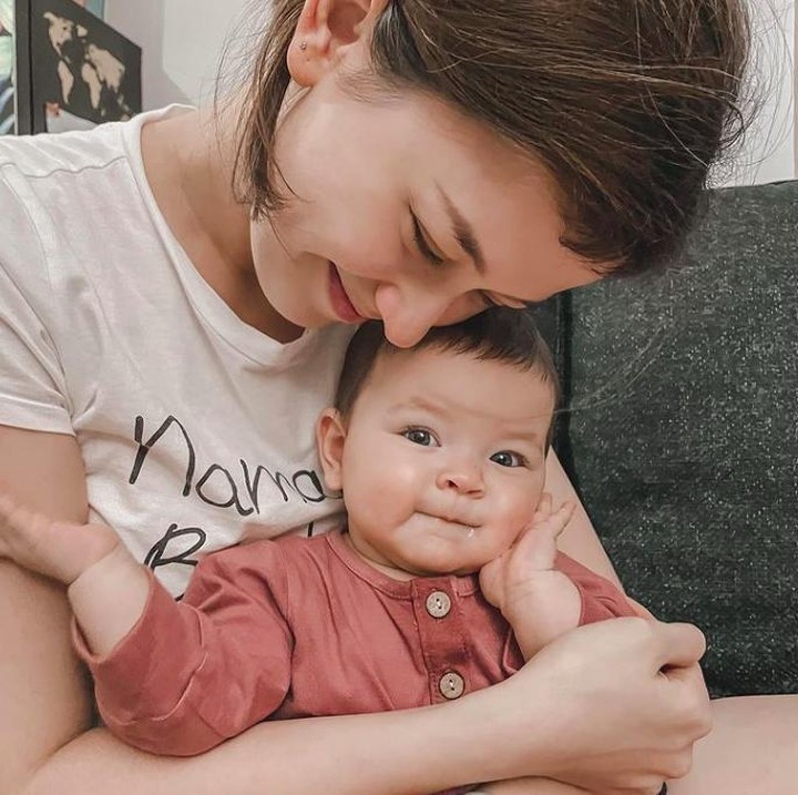 <p>Kemudian hanya berjarak setahun, Kimberly kembali melahirkan anak berjenis kelamin perempuan yang diberi nama Aisyah Moonlight Akbar. (Foto: Instagram @kimberlyryder)</p>