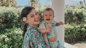 KIMBERLY RYDER PILIH BIDAN SENIOR UNTUK MEMBANTUNYA MELAHIRKAN