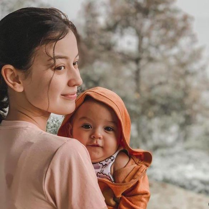<p>Dua nama anak Kimberly Ryder ini unik lho, Bunda. Anak pertama adalah Rayden Starlight Akbar yang lahir di Inggris, pada 19 November 2019. (Foto: Instagram @kimberlyryder)</p>