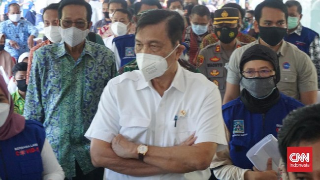 Luhut Binsar Pandjaitan mendorong pasien Covid-19 yang menjalani isolasi mandiri di Sleman agar menjalani masa karantina di selter isolasi terpusat (isoter).