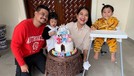Momen Sederhana Ultah Anak-anak Kahiyang Ayu di Teras Rumah Tuai Pujian