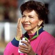 Rekomendasi Sunscreen Yang Bisa Mencerahkan dan Membuat Kulit Glowing. Ada Produk Lokal Juga, Lho!