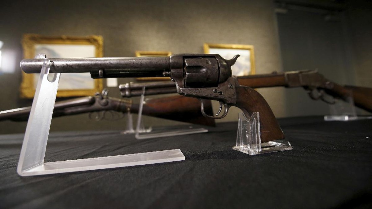 FOTO: Lelang Pistol Pembunuh Kriminal Ikonis Billy the Kid