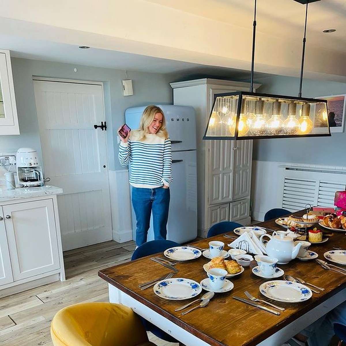 Pernikahan Shane dengan Gillian Walsh pada 2003 lalu hingga kini tampak harmonis dengan tiga orang anak&period; Yuk kita intip&excl;