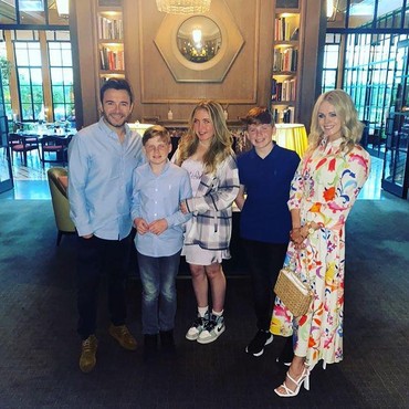 Potret Bahagia dan Kehangatan Harmonis Keluarga Shane Westlife