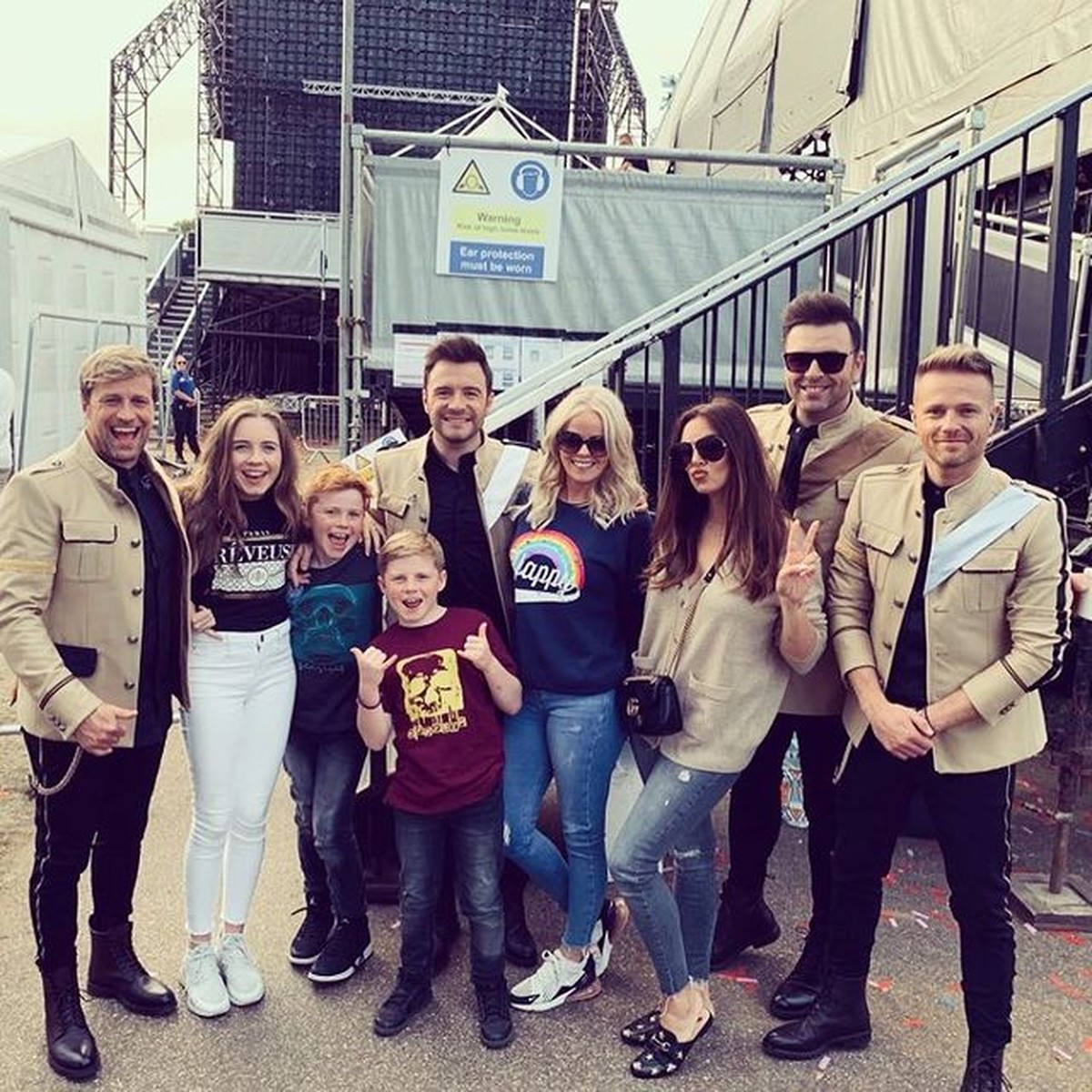 Pernikahan Shane dengan Gillian Walsh pada 2003 lalu hingga kini tampak harmonis dengan tiga orang anak&period; Yuk kita intip&excl;