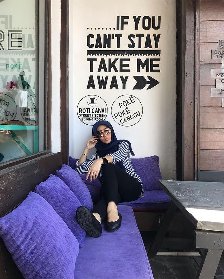 Potret Dina Risty Istri Kedua Parto yang Beda 18 Tahun Gaya Bak ABG Disorot