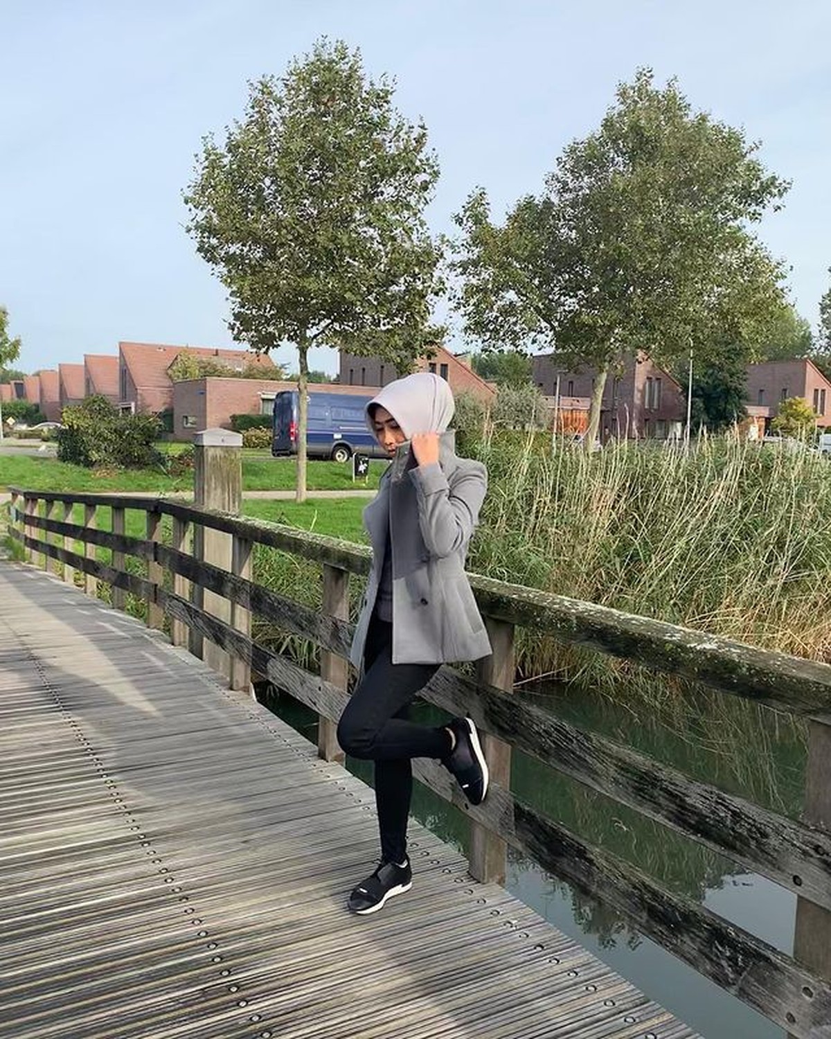 Potret Dina Risty Istri Kedua Parto yang Beda 18 Tahun Gaya Bak ABG Disorot