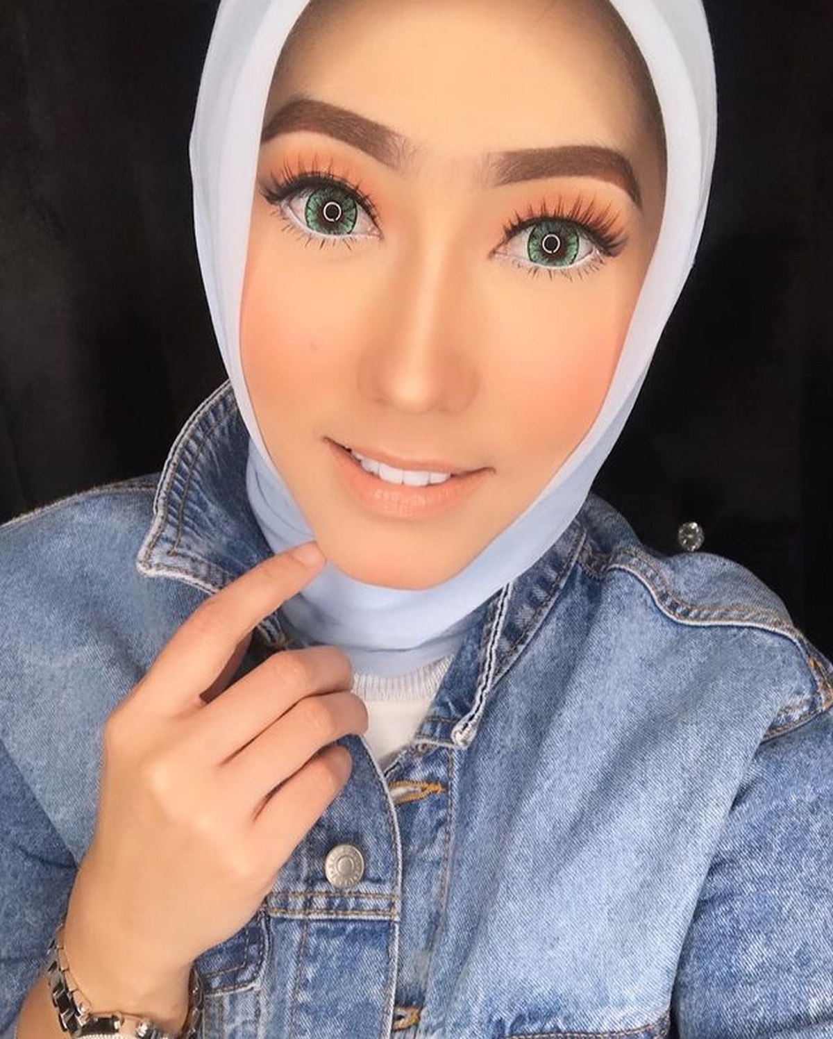 Potret Dina Risty Istri Kedua Parto yang Beda 18 Tahun Gaya Bak ABG Disorot