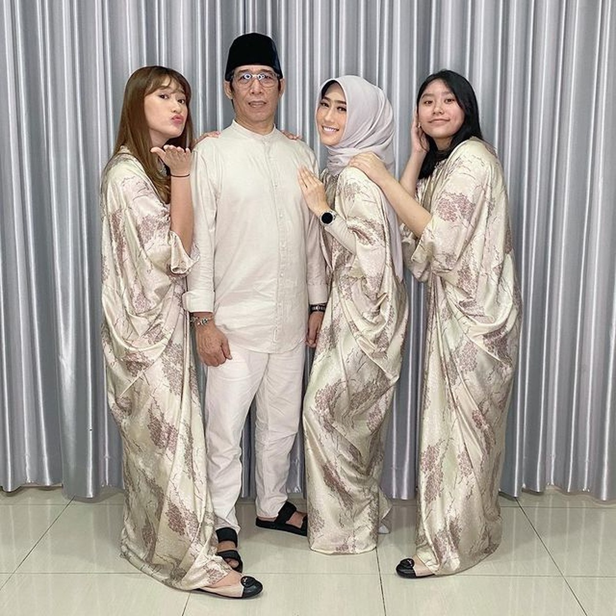 Potret Dina Risty Istri Kedua Parto yang Beda 18 Tahun Gaya Bak ABG Disorot