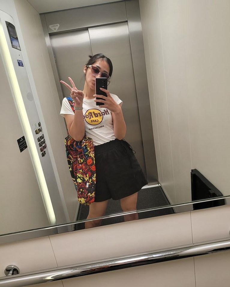 Potret Gracia Indri Hidup Bahagia di Belanda Bersama kekasih Gracia Indri diketahui pindah ke Belanda dan menetap disana ikut sang pujaan hati. Yuk kita intip kegiatannya disana!
