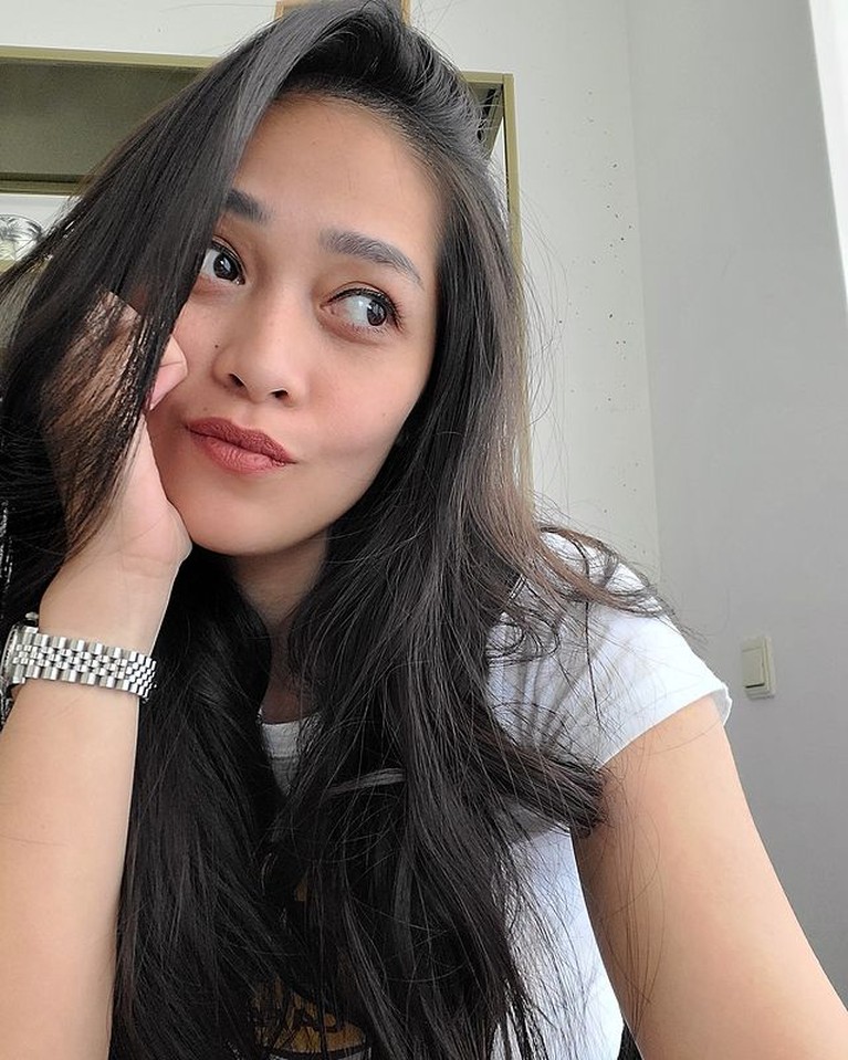 Potret Gracia Indri Hidup Bahagia di Belanda Bersama kekasih Gracia Indri diketahui pindah ke Belanda dan menetap disana ikut sang pujaan hati. Yuk kita intip kegiatannya disana!