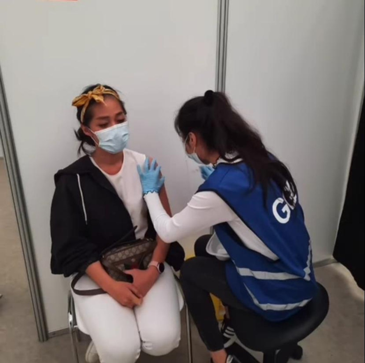 Gracia Indri diketahui pindah ke Belanda dan menetap disana ikut sang pujaan hati&period; Yuk kita intip kegiatannya disana&excl;