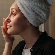 Selain Katanya Tidak Boleh Dipakai Anak Muda, Ini 7 Mitos Penggunaan Retinoid