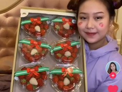 Buah Sultan Viral yang Dicicip Sisca Kohl hingga Warkop di Tengah Kuburan