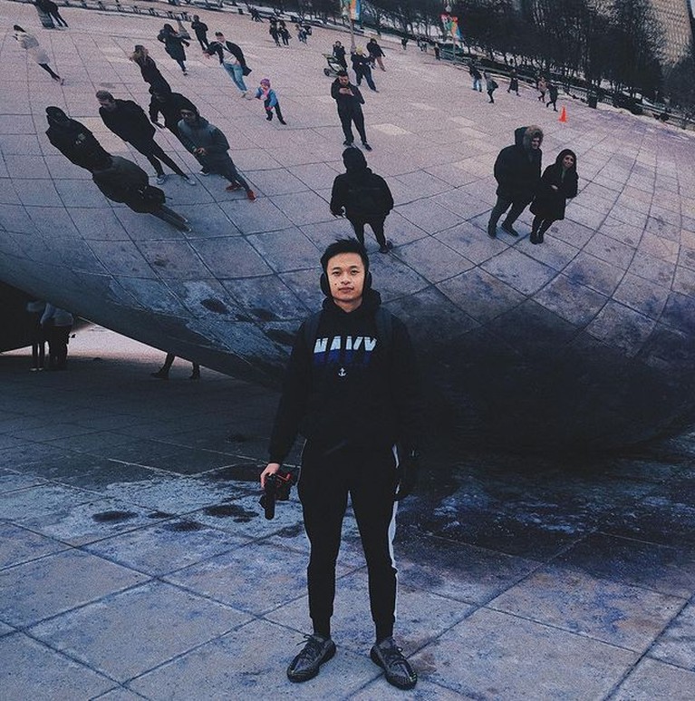 Pria asal Surabya yang bernama Jovan Zachary tengah viral karena sukses menjadi tentara angkatan laut di Amerika. Yuk intip sosoknya!