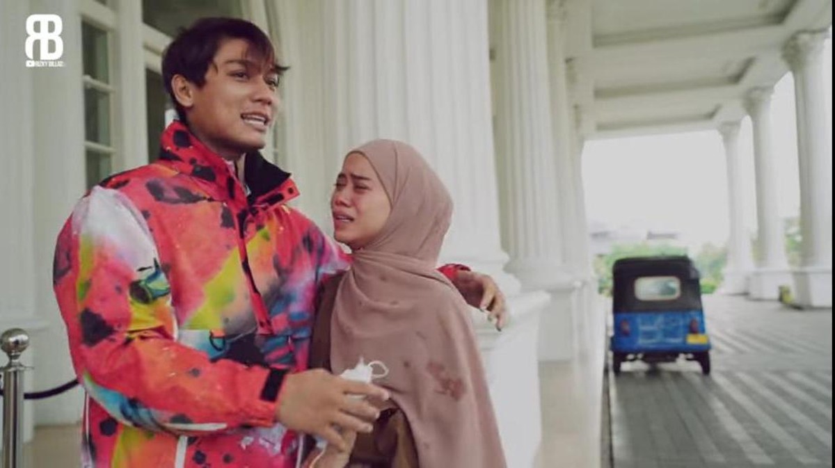Rizky Billar tak main-main untuk membahagiakan calon istri di hari ulang tahunnya&period; Yuk kita intip momen Lesti dikadoin mobil dan jam&excl;