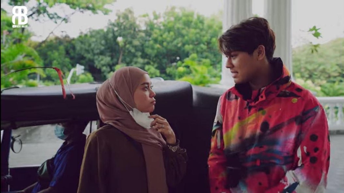 Rizky Billar tak main-main untuk membahagiakan calon istri di hari ulang tahunnya&period; Yuk kita intip momen Lesti dikadoin mobil dan jam&excl;