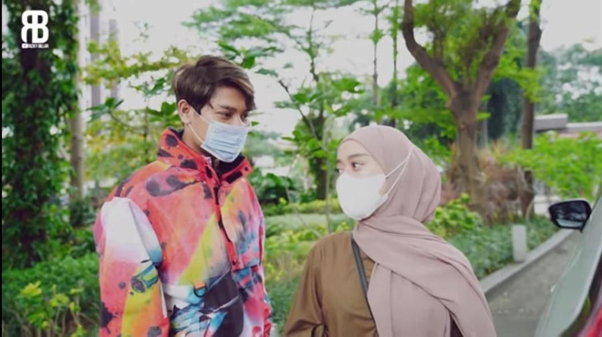 Rizky Billar tak main-main untuk membahagiakan calon istri di hari ulang tahunnya&period; Yuk kita intip momen Lesti dikadoin mobil dan jam&excl;