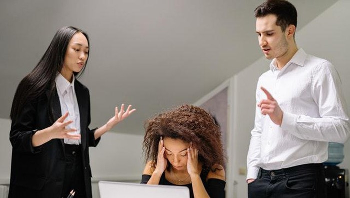Cemas Harus Kembali Ngantor Setelah Lama WFH? Yuk, Persiapkan Mental dengan 4 Tips Ini! Cemas Harus Kembali Ngantor Setelah Lama WFH? Yuk, Persiapkan Mental dengan 4 Tips Ini!