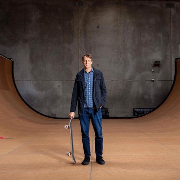 Bantahan Legenda Skateboard Tony Hawk Soal Pernikahannya Digelar di Pulau Epstein