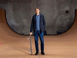 Bantahan Legenda Skateboard Tony Hawk Soal Pernikahannya Digelar di Pulau Epstein