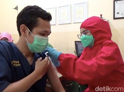 132 Nakes di RSI Jemursari Surabaya Jalani Vaksinasi COVID-19 Dosis Ketiga