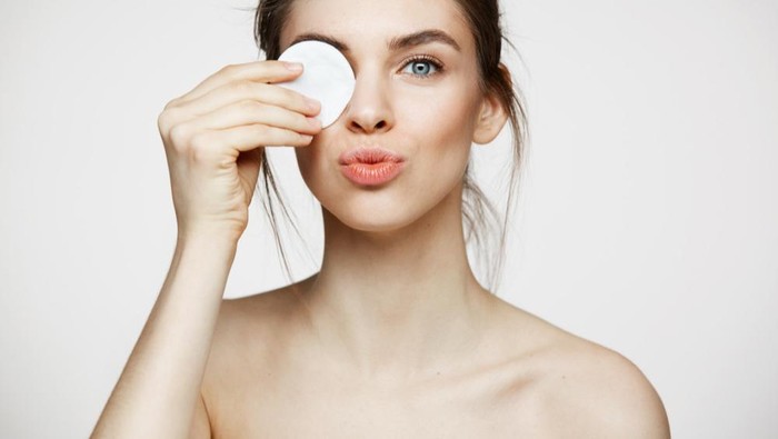 Tips Pakai Eye Cream agar Bekerja Lebih Efektif, Apa Saja?