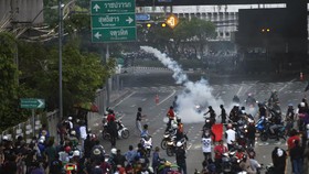 Aksi Protes Kebijakan Covid-19 Thailand Berujung Kerusuhan