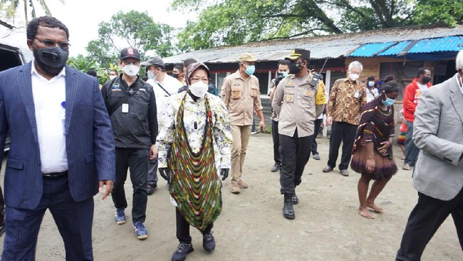 Mensos Risma mengunjungi Papua guna menyalurkan bantuan logistik, sekaligus memperkuat pemberdayaan ekonomi dan pembangunan SDM pada Sabtu (7/8).