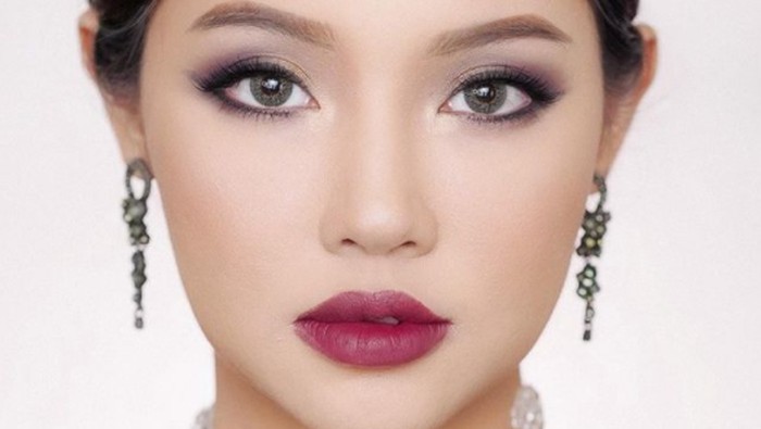 Mencoba Keluar Dari Zona Nyaman dengan Rekomendasi Lipstik Warna Maroon