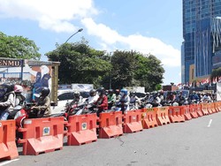 Macet hingga 1 KM di Penyekatan Bundaran Waru, Ini Kata Polisi
