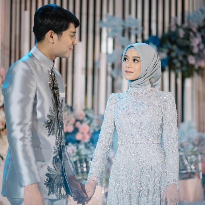 <p>Sebelumnya, pernikahan Lesti dan Rizky direncanakan digelar pada 23 Juli 2021 lalu. Namun karena adanya Pemberlakuan Pembatasan Kegiatan Masyarakat (PPKM), maka acara sakral itu harus ditunda. (Foto: Instagram @lestykejora)</p>